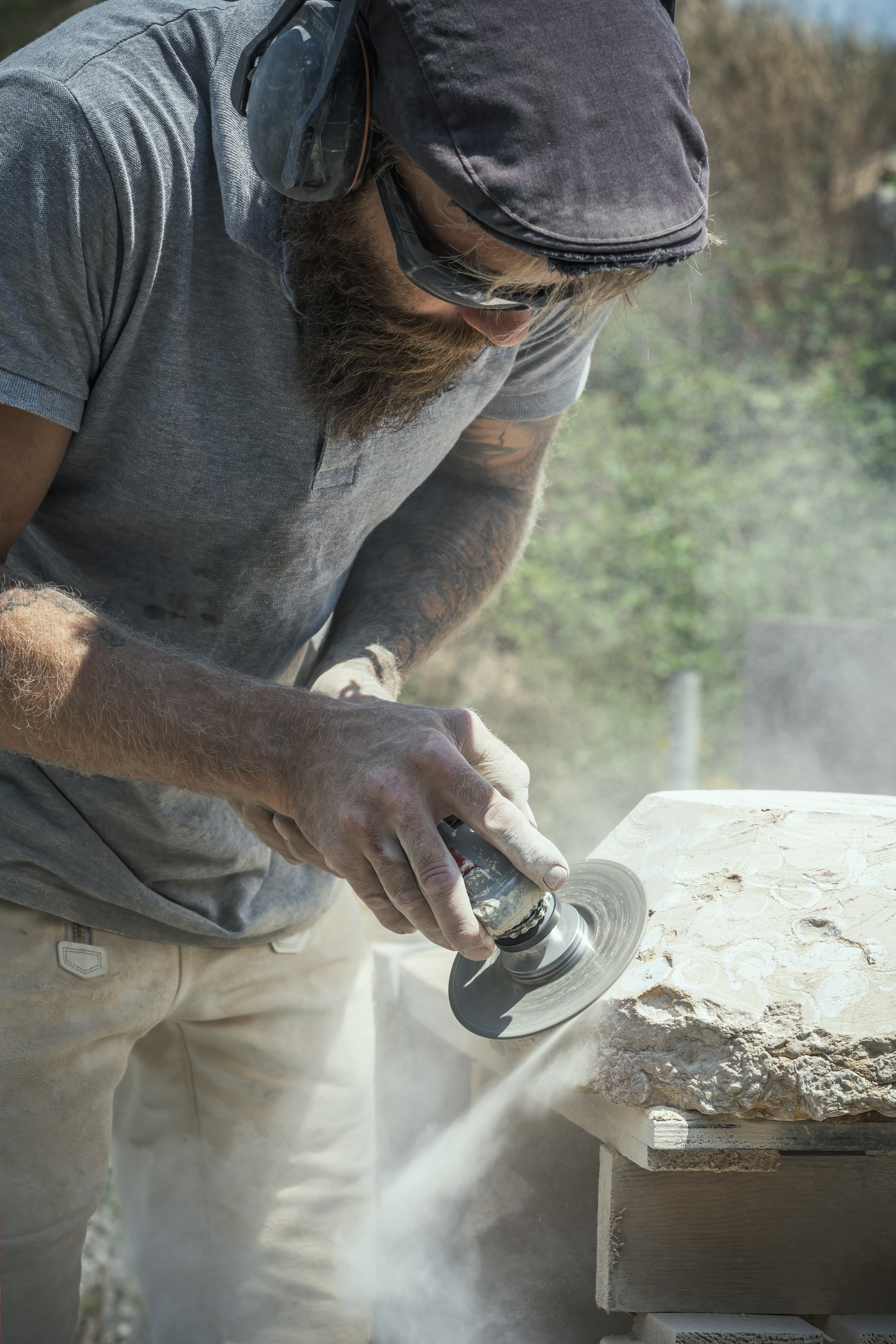 stonnecutter at work outdoor